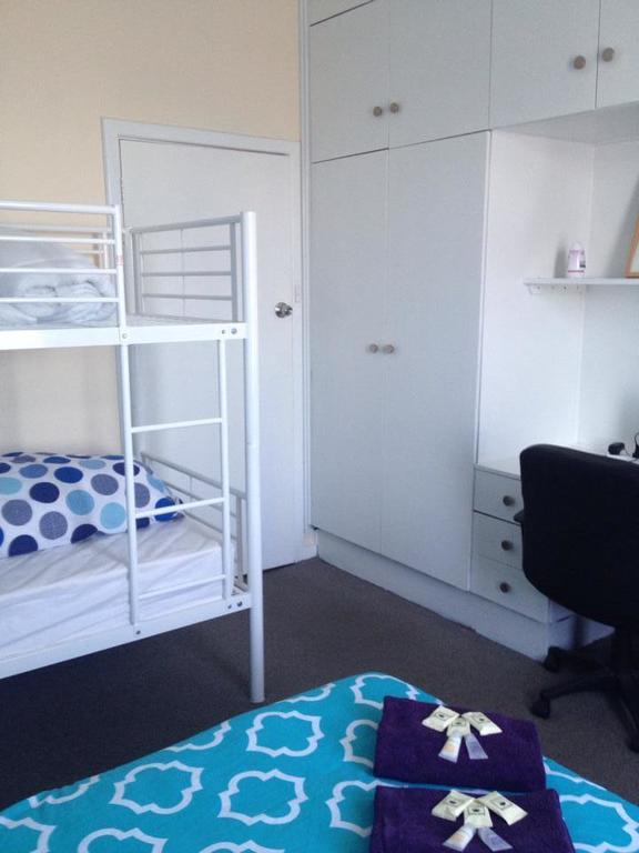 Port Adelaide Backpackers Hostel Exterior photo