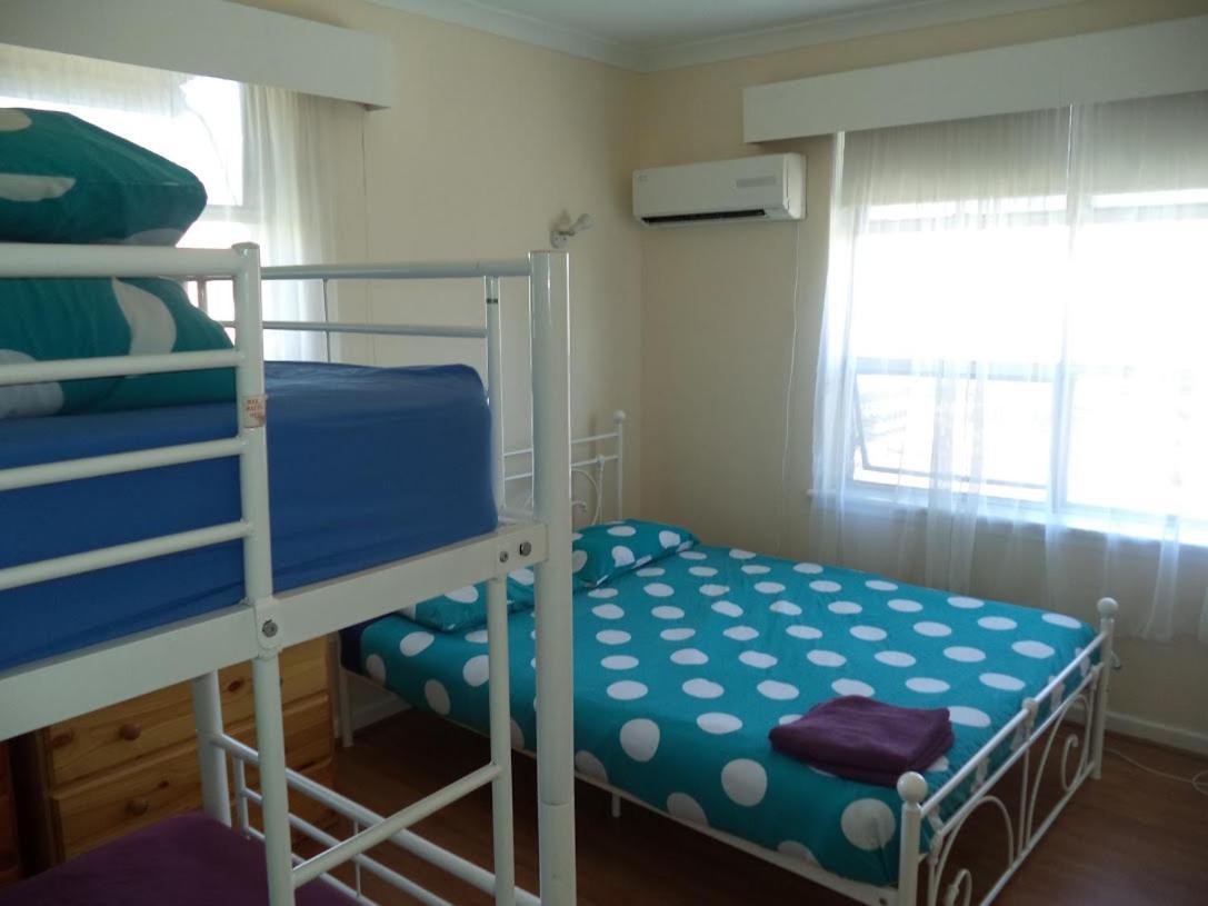 Port Adelaide Backpackers Hostel Exterior photo